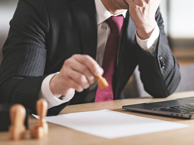 浮気調査を依頼すべきか迷った時の判断基準｜費用・リスク・代替手段を徹底解説